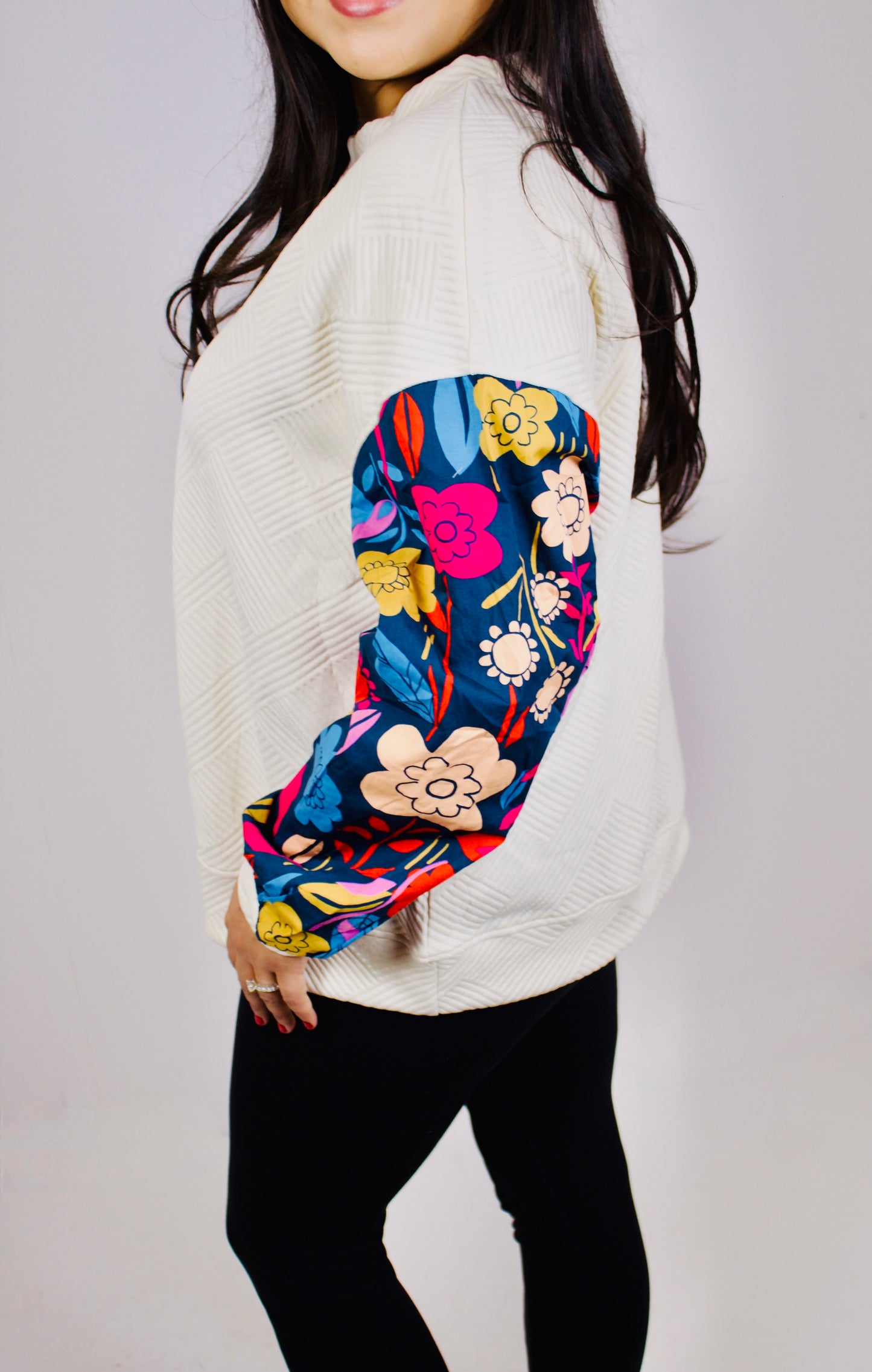 FLOWER SLEEVE SWEATER