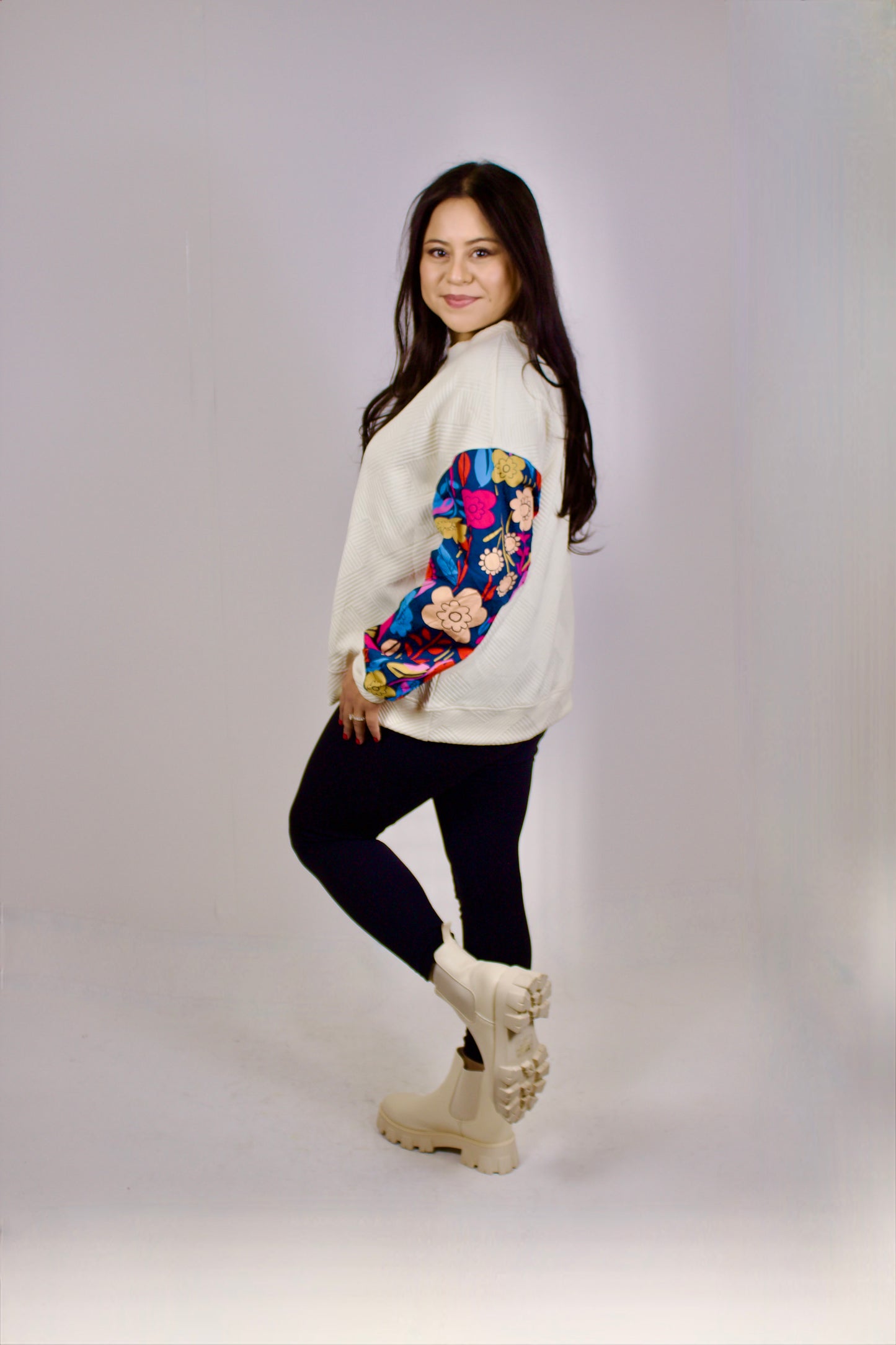 FLOWER SLEEVE SWEATER